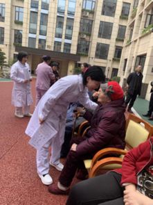 關(guān)愛(ài)老人,我們?cè)谛袆?dòng) 我院外科片區(qū)志愿者服務(wù)隊(duì)走進(jìn)鶴鳴山老年養(yǎng)護(hù)中心