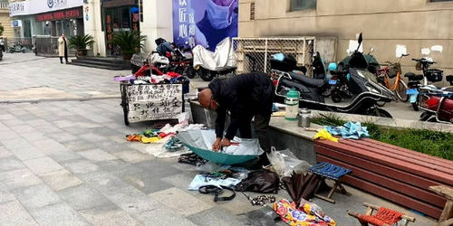 西安7旬修傘老人打廣告招老伴 陪自己解悶